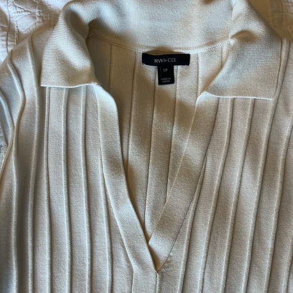 RW&CO Cream Ribbed V-Neck Sweater - Picture 2 of 4